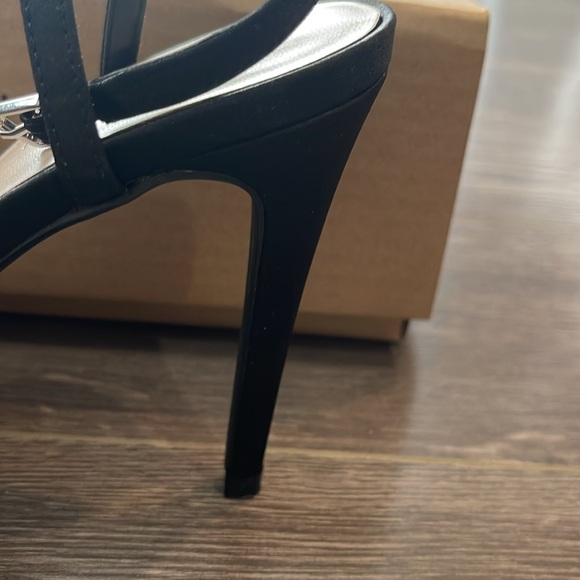 Satin and crystal heels - Picture 5 of 6